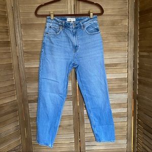 **CLOSING SALE - EVERYTHING MUST GO** A&F Curve Love Mom High Rise Jeans 27R/4R